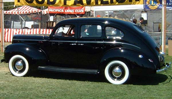 Ford 4-dr sedan 1940