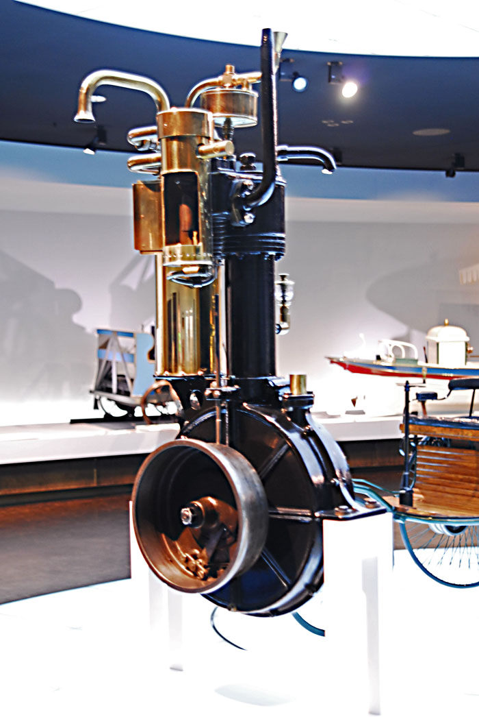 Maybach highspeed gaseoline engine 1883