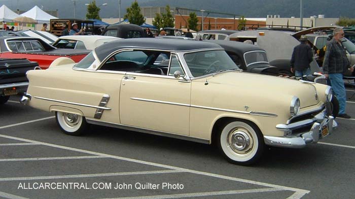 1953 Ford Victoria