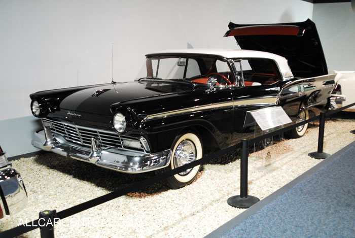 Ford Fairlane 500 Skyliner Retractable HT 1957