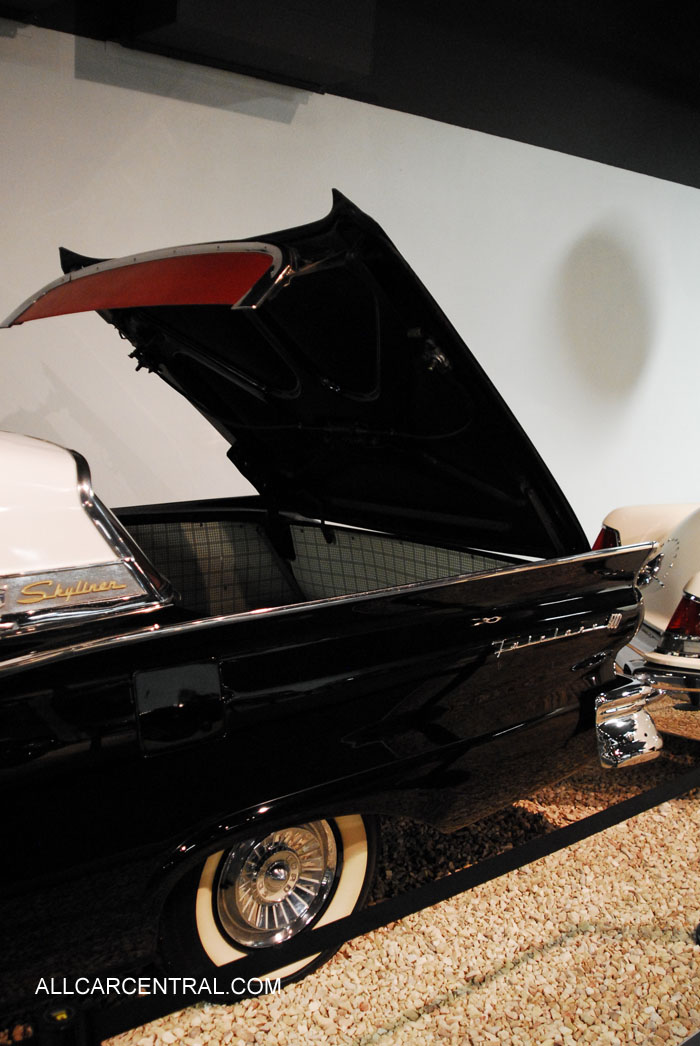 Ford Fairlane 500 Skyliner Retractable HT 1957