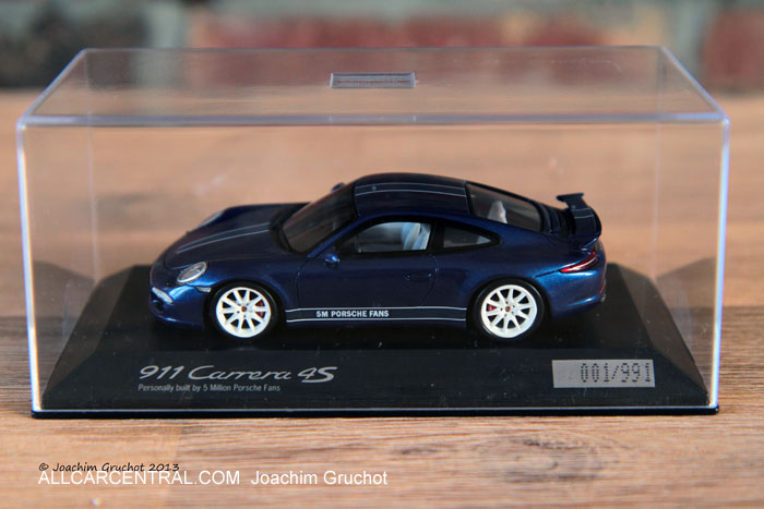 2014 Porsche 911 Carrera 4S Facebook Edition 